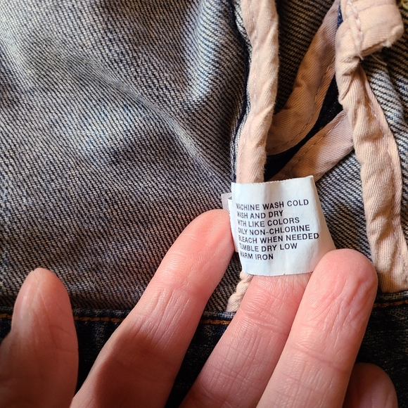 Unusual style cropped denim jacket - Picture 10 of 10